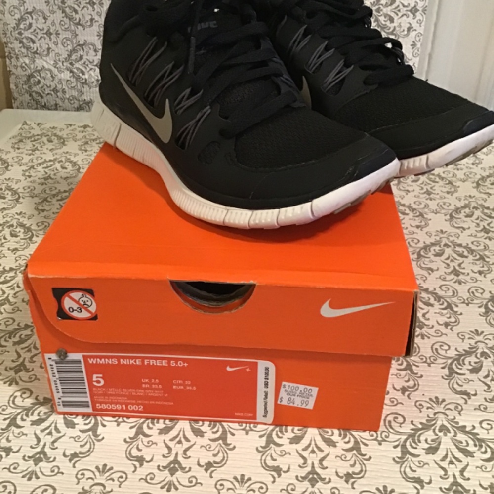 Nike Free 5.0 size 5 black, metallic silver, dark grey and white - Picture 5 of 5
